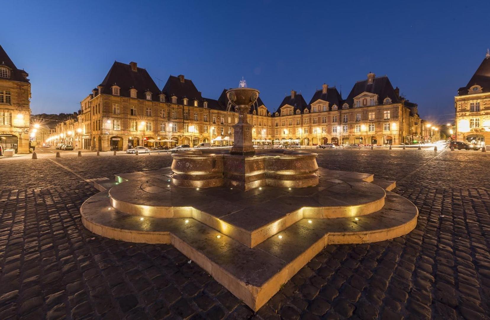 Budget Appart Avec Parking Au Centre-Ville Шарлевиль-Мезьер Экстерьер фото